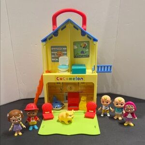 CoComelon's Pop N' Play House Transforming Playset with extra figures